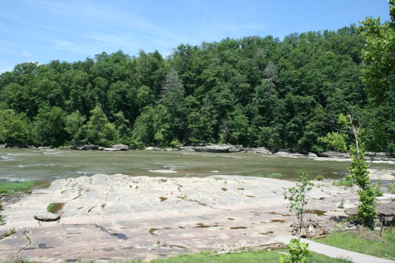 Cumberland Falls State Resort Park: A Ghost Hunter’s Green Paradise